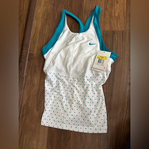 Nike workout tank top with built in bra - Picture 1 of 3